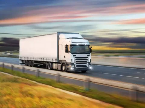 How A Heavy Truck Licence Opens Doors To New Career Paths